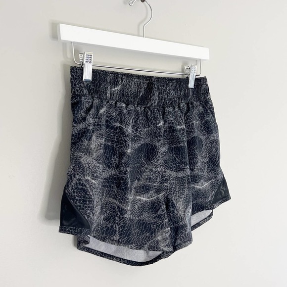 All in motion athletic shorts (Size XS) - Picture 4 of 7